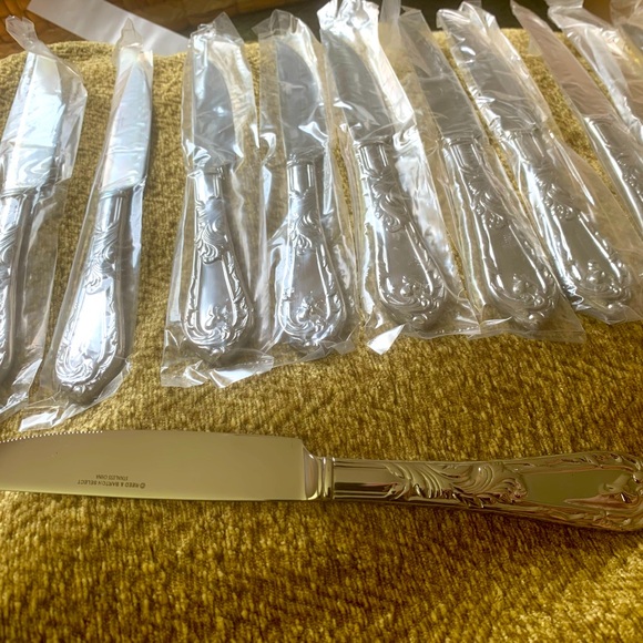 Set of 12 Reed & Barton MONIQUE Stainless Knives Flatware 9.5" NEW IN BOX - Picture 3 of 5